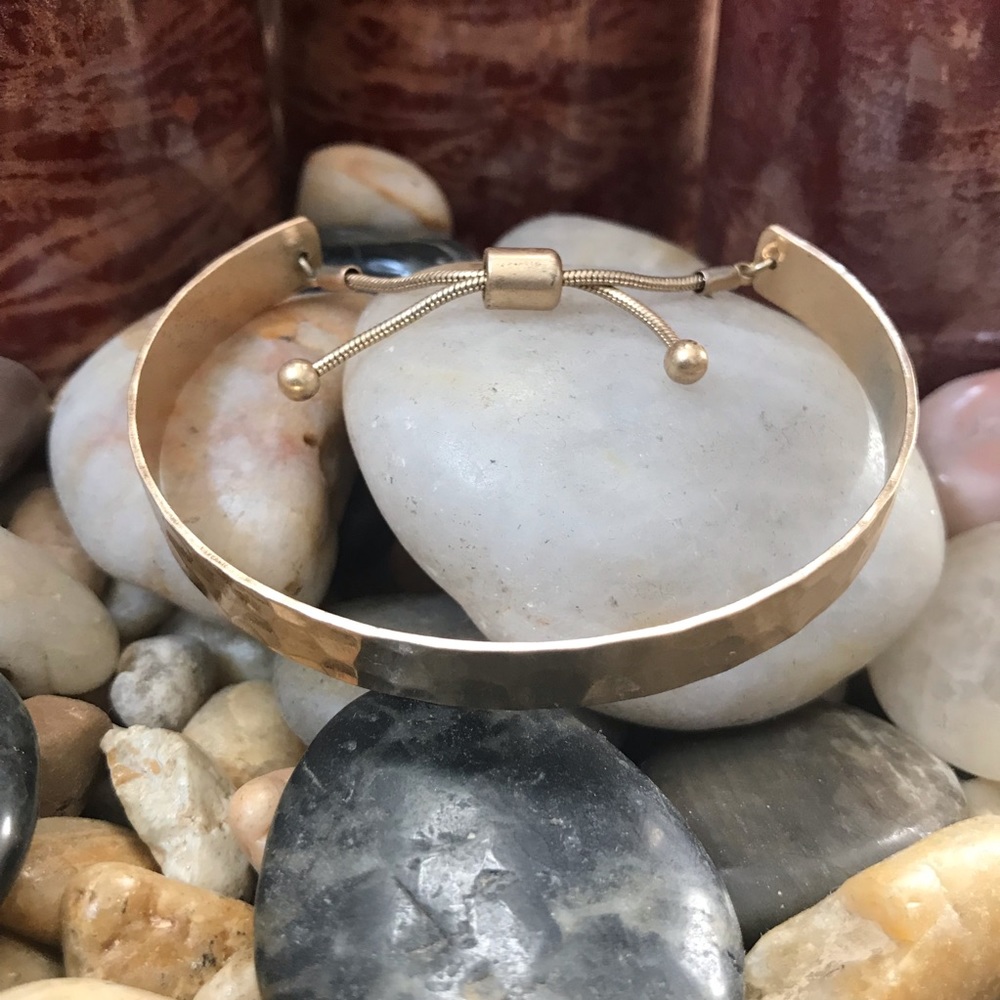 🔥🆕Gold Hammered Slider Bracelet & Gift Box!
